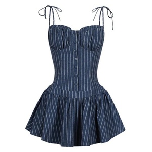 Nouvelle Collection Été 2025 : Robes Sexy Sans Manches Rayées Col Halter Décolleté en V Mini-Robe Élégante pour Femmes - Product Image 5
