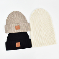 Parche de cuero con logotipo personalizado, gorro de punto de lana cálido con puños, gorros de invierno Unisex, gorro para mujeres y hombres