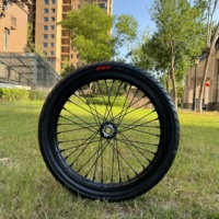 Kit de roues Supermoto Sur Ron Light Bee noir anodisé 17 pouces 36 rayons avec pneus CST Street – Amélioration