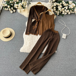2023 con stampa Casual giacca a scialle da <span class=keywords><strong>donna</strong></span> + <span class=keywords><strong>camicia</strong></span> con scollatura a V + pantaloni larghi tre pezzi - Product Image 3