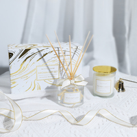 Alltägliches Aromatherapie-Geschenkset mit Duft kerzen und 100ml Diffusor für Entspannung und Komfort