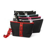 Pochette de voyage personnalisée pour femme, rouge, avec fermeture éclair, imprimé lettres, légère, pour cosmétiques et maquillage, avec poignée souple, taille moyenne