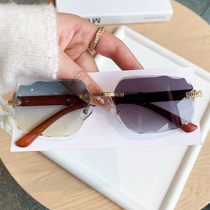 <b>Frameless</b> Color Changing Sunglasses Metal <b>Frame</b> Wood Grain Temples UV400 Unisex Street Style - Product Image 2