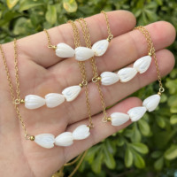 Nouveau collier hawaïen en coquillages de magnolia Pikake, collier de fleurs sculptées naturelles, collier de coquillages perlés, bijoux tropicaux Aloha pour femmes