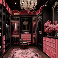 Armoire de chambre à coucher noire, blanche et rose, avec placage bois sculpté, poignée métallique de style mid-century, porte battante, meuble de rangement.