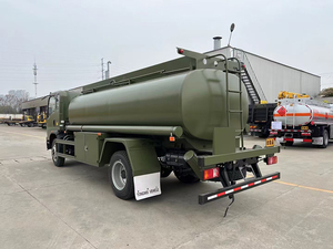 Personnalisation de l'exportation HOWO 4X2 RHD Driver 8000 litres <span class=keywords><strong>camion</strong></span>-<span class=keywords><strong>citerne</strong></span> de carburant avec 4 compartiments deux distributeurs de ravitaillement - Product Image 5