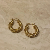 Moda 30mm kalın büküm Hoop küpe 18K altın kaplama 316L paslanmaz çelik kalın bükülmüş örgülü kalın Hoop küpe kadınlar için