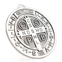 Médaille Saint Benoît de haute qualité, 76 mm, taille moyenne, pendentif argenté tendance, breloque religieuse en métal plaqué pour enfants
