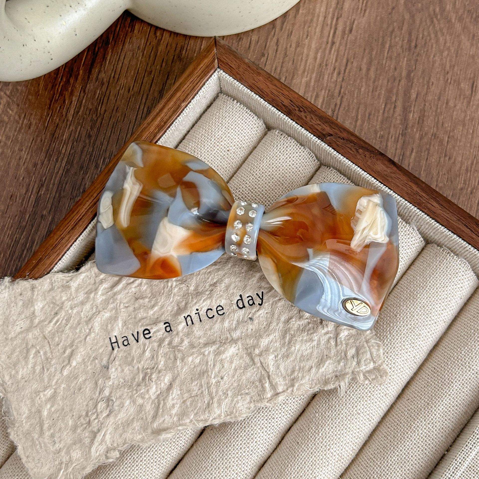 สีน้ำตาล