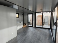 Maison préfabriquée en conteneur d'acier extensible sur mesure de 20 pieds, 40 pieds, 30 pieds, villa de luxe portable à 2-5 chambres en panneaux sandwich