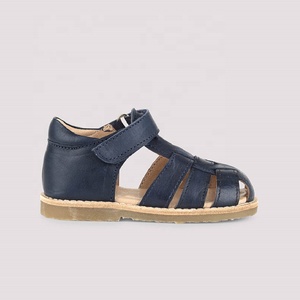De alta calidad de los niños del bebé de los niños zapatos de cuero genuino clásico niños Sandalias planas - Product Image 2