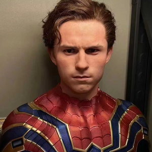 Buste hyper-réaliste de <span class=keywords><strong>Tom</strong></span> <span class=keywords><strong>Holland</strong></span>, sculpture Spider-Man grandeur nature de 80 cm, Polystone de qualité supérieure, pour collections de home cinéma - Product Image 1