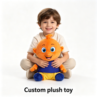 Poupée en peluche personnalisée d'usine, personnage de dessin animé garçon, poupée en peluche humaine à posture personnalisée, figurine en peluche de couleur orange