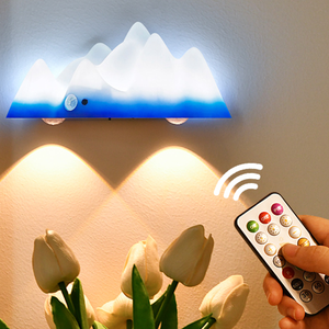 Lampe murale RGBW Montagne enneigée télécommandée, avec capteur de mouvement et rechargeable par USB, veilleuse LED à intensité variable pour chambre et salon - Product Image 1