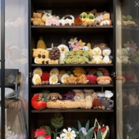 Jellyca sélectionne soigneusement des jouets en peluche de haute qualité pour une livraison en 48 heures. Une grande collection de peluches mignonnes et d'animaux en peluche