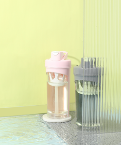 Bouteille d'eau de sport sans BPA avec paille <span class=keywords><strong>shaker</strong></span> Logo personnalisé Gym Fitness Tumbler Boisson aux fruits Articles en plastique vente en gros - Product Image 5