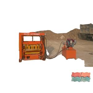 เครื่องทำบล็อกคอนกรีตไฮดรอลิกแบบประหยัด รุ่น QT4-30 |   แม่พิมพ์แบบเปลี่ยนได้ |   ตัวเลือกที่คุ้มค่าที่สุดในแอฟริกา - Product Image 6