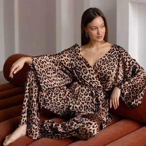 Imprimé léopard à manches longues pantalon pyjamas ensemble 2025 automne et hiver nouvelle <span class=keywords><strong>Robe</strong></span> à lacets confortable maison porter femmes - Product Image 1
