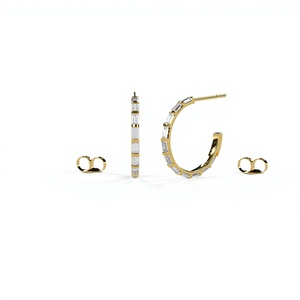 Boucles d'oreilles demi-cerceau de luxe plaquées or 18 carats avec diamants taille baguette, bijoux fins tendance pour femme - Product Image 1