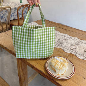Sac fourre-tout en coton frais à carreaux avec motif quadrillé doublé de blanc et design gingham vert intégral - Product Image 4