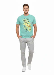 Camiseta de manga corta y cuello redondo, hecha de tela TC n.º 34S/J, 150-160 g/m², en color negro, con un diseño estampado en la parte delantera. - Product Image 2