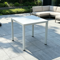 Table de patio carrée en plastique blanc avec structure en aluminium robuste et moderne pour repas en plein air, cour, balcon