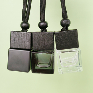 Flacon de parfum en verre vide noir de 8 ml, forme carrée, à suspendre dans la voiture, avec bouchon à vis, pour désodorisant. - Product Image 4