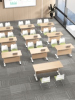 Ensemble de mobilier de bureau commercial moderne en bois : chaises empilables assorties, table de formation, bureau de conférence mobile pour la formation d'entreprise