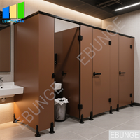 Système de cloisons de toilettes en HPL commercial avec quincaillerie noire pour les toilettes publiques et les projets de salles de bain