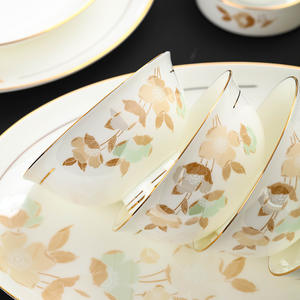 Ensemble de vaisselle d'hôtel de qualité <span class=keywords><strong>Hjgh</strong></span>, 70 pièces, avec design de fleurs élégantes, en porcelaine osseuse, pour 16 personnes, passe au micro-ondes - Product Image 5