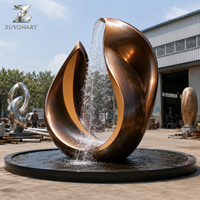 Grande Fontaine d'Eau en Bronze Sculptée pour Jardin Extérieur, Décoration Moderne Abstraite, Statue Personnalisée pour Aménagement de Villas et Complexes Hôteliers