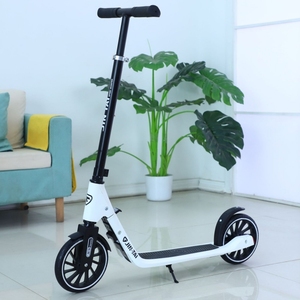 สกู๊ตเตอร์ 2 ล้อ สำหรับล้อ PU ขนาด 200 มม. พับได้ น้ำหนักเบา ผลิตภัณฑ์สำหรับกิจกรรมกลางแจ้ง คล้ายกับสเก็ตบอร์ด - Product Image 3