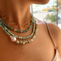 Collier artisanal en acier inoxydable avec perles, pierres naturelles et résine, bijoux minimalistes tendance pour femmes