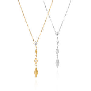 Collier en acier inoxydable plaqué or avec croix en zircon, élégante chaîne de clavicule, bijoux pour femmes - Product Image 1