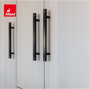 Mobile da <span class=keywords><strong>Cucina</strong></span> Scandinavo Bicolore Personalizzato Alland con Anta in Impiallacciatura di Rovere Bianco Decolorato e Pensile Verniciato Grigio Chiaro - Product Image 5