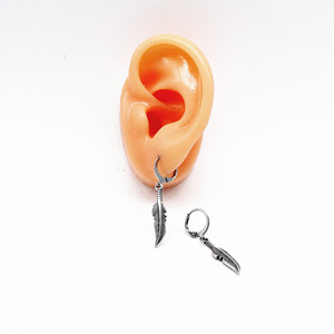 Yunnique Boucles d'oreilles en forme de plume en acier inoxydable, bijoux de fête pour hommes et femmes - Product Image 4