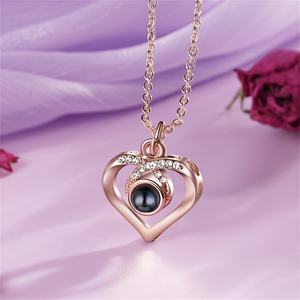 Collier <span class=keywords><strong>Photo</strong></span> de Projection Cœur Personnalisé OEM, Bijou Pendentif à Projection d'Image d'Amour - Product Image 4