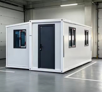 Bureau modulaire blanc en conteneur, maison préfabriquée portable avec fenêtres à cadre noir et structure en acier robuste, installation rapide