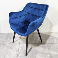 Chaise de salle à manger élégante et moderne au design européen, avec dossier portable, en tissu velours et structure métallique, confortable pour la maison et l'hôtel