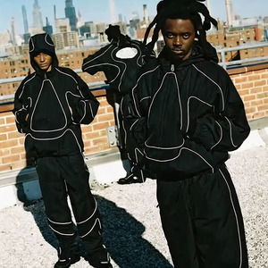 BINBEIER <span class=keywords><strong>Tuta</strong></span> Sportiva Personalizzata con Strisce Riflettenti in Nylon, Set Nero Casual Oversize con Giacca Antivento e Pantaloni per <span class=keywords><strong>Uomo</strong></span> - Product Image 1