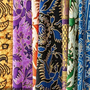 Tecido de microfibra barato de fábrica para venda por atacado tecido batik sarongue estampado personalizado vestido tailandês batik sarungue 100 g/m2 Indonésia