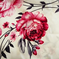 Tissu brossé imprimé floral pivoine rose sur tissu polyester rigide ivoire, personnalisable en gros