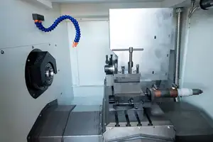 Satılık CNC makinesi aracı ekipman düz yatak CNC torna kontrol sistemi