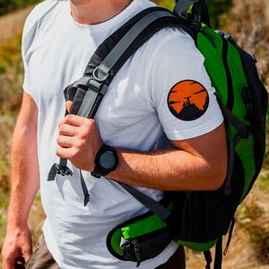 Nuevo Diseño, Parche Bordado Termoadhesivo con Diseño de Excursionista Elegante para Decorar Ropa y Mochilas - Product Image 4