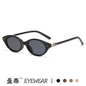 Gafas de Sol Ovaladas Estilo Nerd para Mujer, Montura de PC Negra, Protección UV400 Clase 2, Retráctiles, Aptas para Gafas de Presbicia - Product Image 3