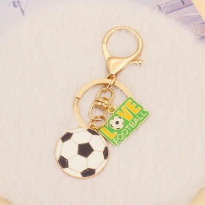 Porte-clés en alliage métallique avec logo d'équipe de football miniature, décoration de sac à dos, souvenir, porte-clés créatif pour étudiant, pour les fans de sport - Product Image 5