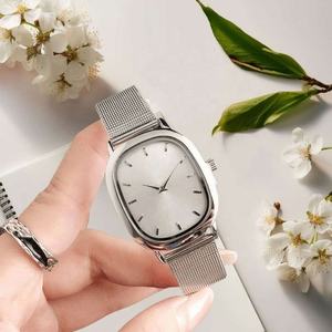 Reloj Minimalista para Hombre con Caja de Acero Inoxidable de 40 mm, Esfera de Cristal y Correa de Cocodrilo/Silicona - Product Image 2