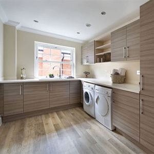 Armoire à linge personnalisée au design simple, en panneaux de particules, avec lavabo - Product Image 6