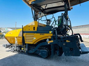 Paveuse routière hydraulique complète de 6 m avec nivellement automatique, assurant une planéité de 3 mm/3 m et une capacité de 400 t/h - Product Image 6