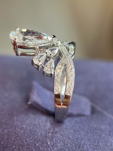Bague de fiançailles et de mariage de luxe en platine PT950 avec diamant de laboratoire blanc D de 1,5 ct VS1, modèle Loyal Crown Eternity - Product Image 2